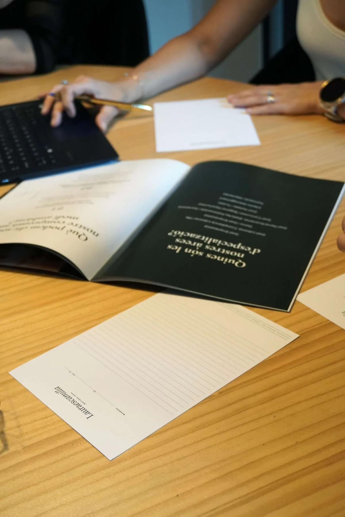 Compañerismo en el entorno jurídico. ¿Mismo trato entre iguales?